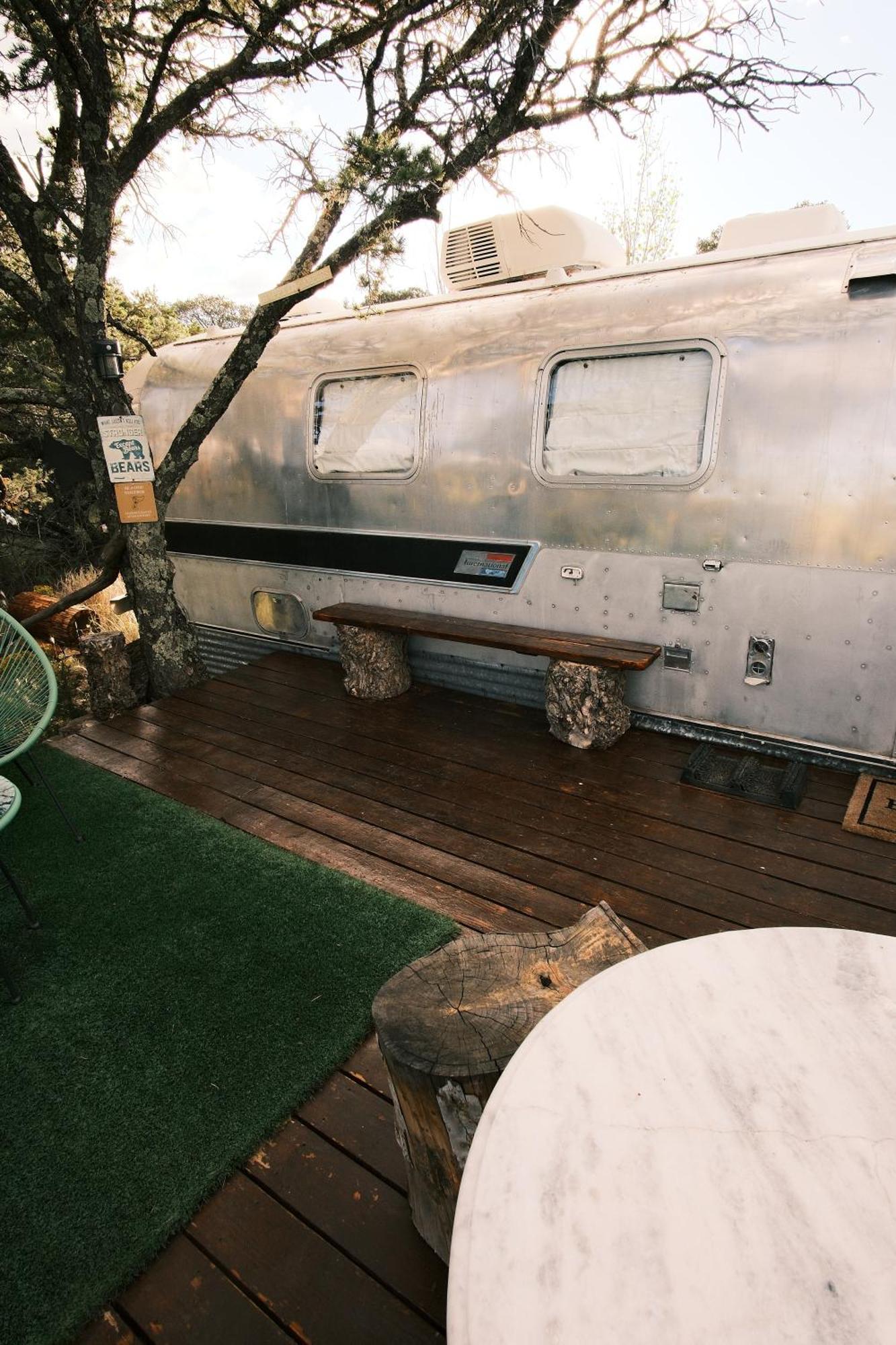 Silver Bullet Airstream, El Mistico Glamping Ranch Nogal Dış mekan fotoğraf