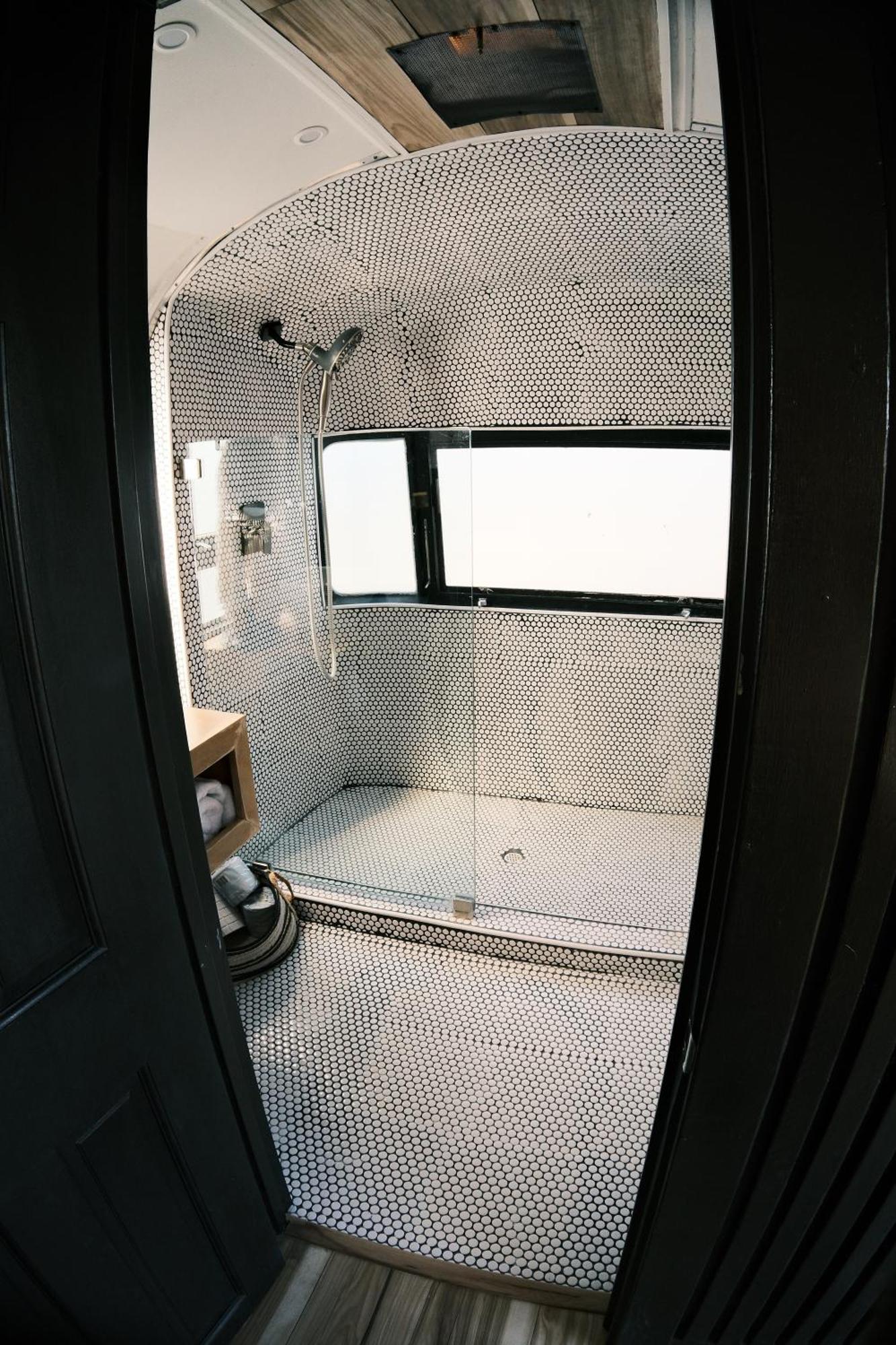 Silver Bullet Airstream, El Mistico Glamping Ranch Nogal Dış mekan fotoğraf